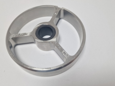 Distančnik E130 L&W z ležajem