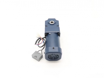 Motor z reduktorjem ledomata 130 kg