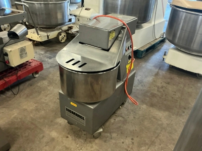 Spiralni mešalec 40 lit. / rabljen (v okvari)