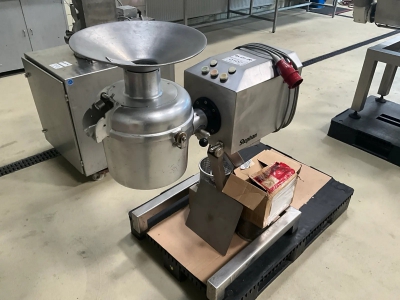 Stroj za mletje orehov / rabljen