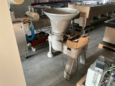 Stroj za rezanje zelja / rabljen